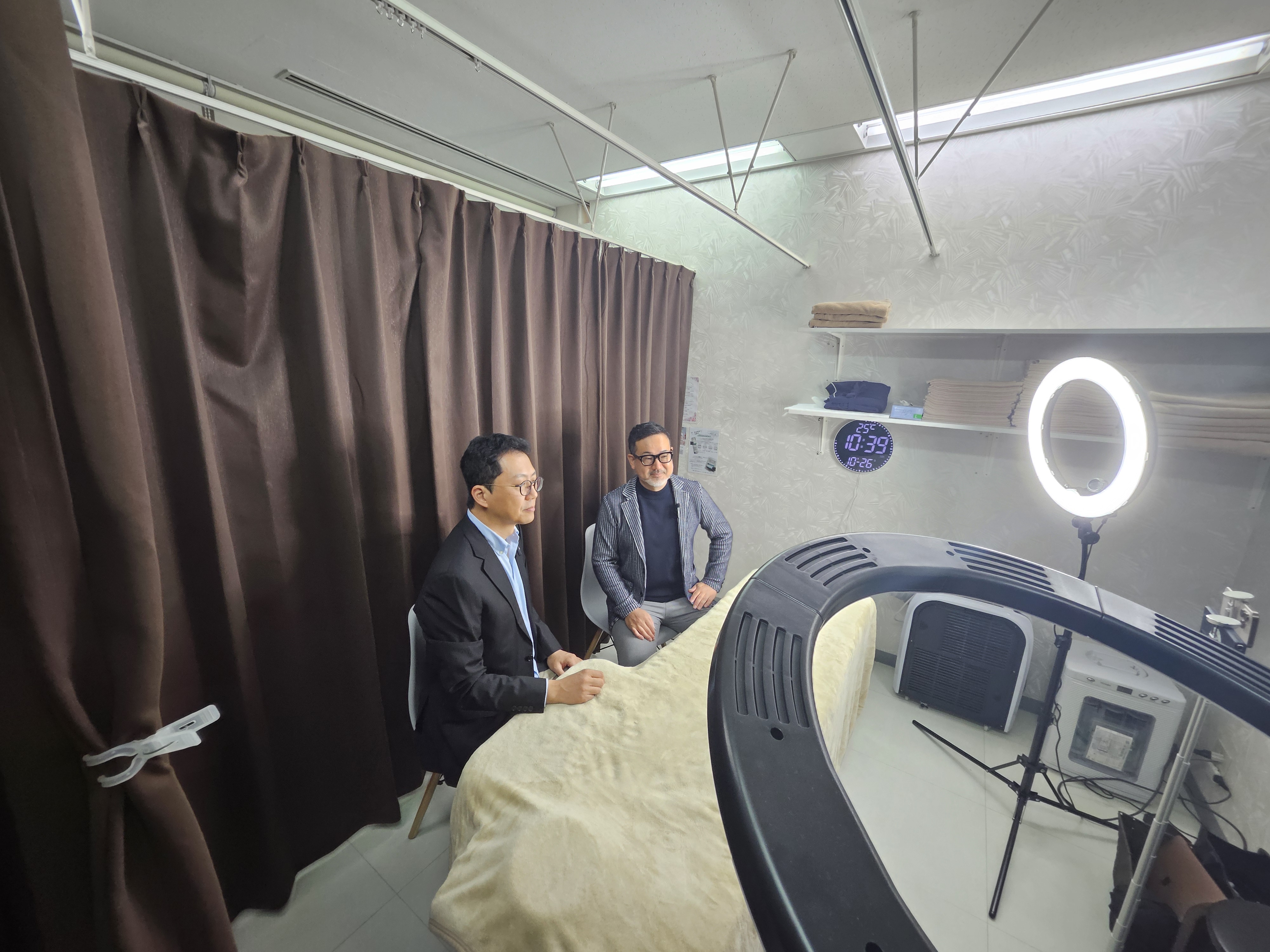 일본 MORI의사와 대담, 민트리프팅 라이브 시술